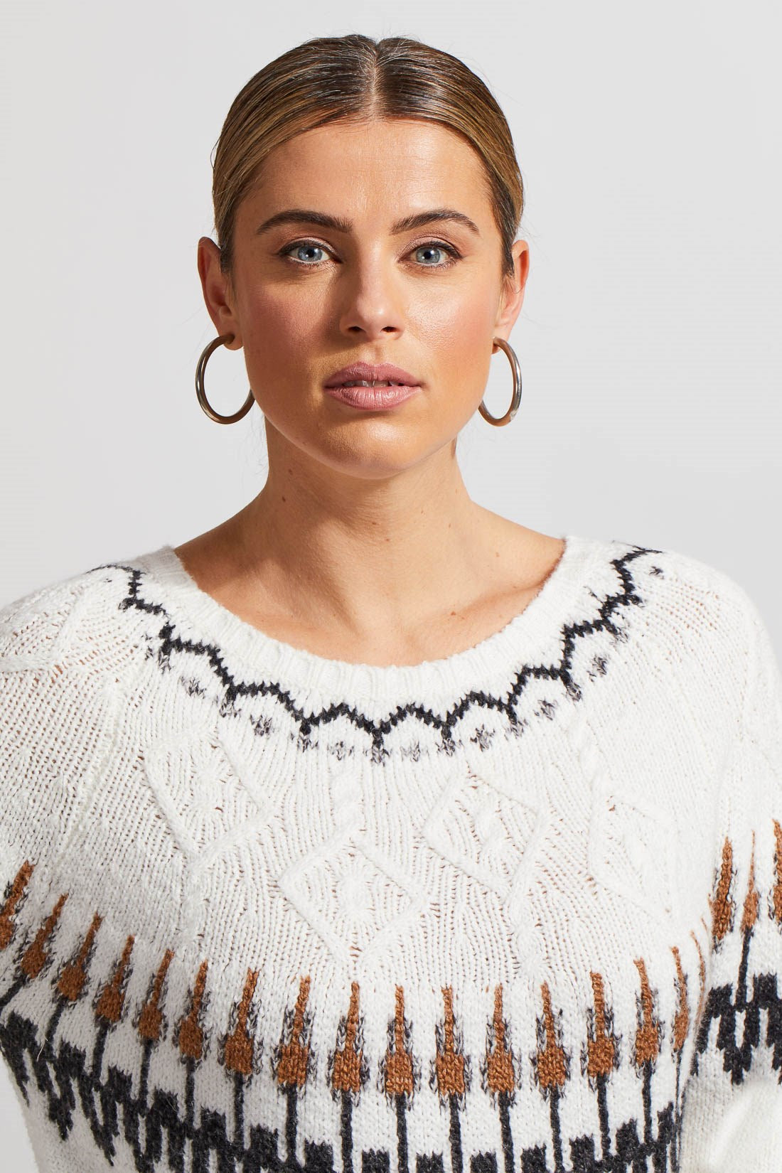 INTARSIA SCOOP NECK SWEATER